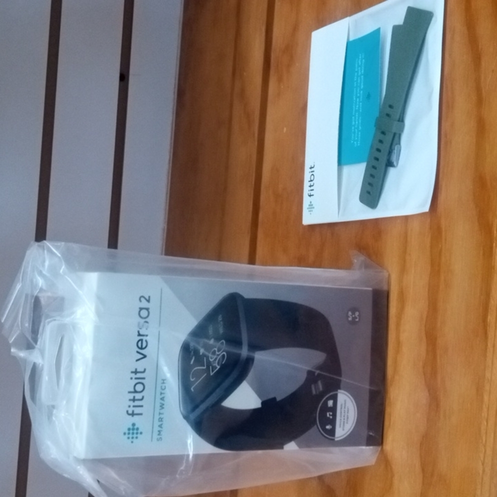 ~FITBIT VERSA 2 HEALTH & FITNESS CARBON (BLACK) WITH LARGE OLIVE BAND~
